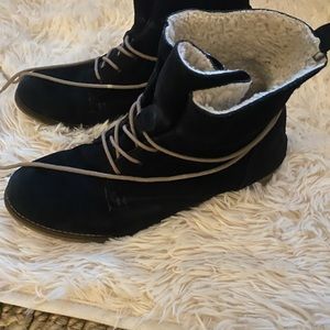 Steve Madden wrap around boots. Size 9